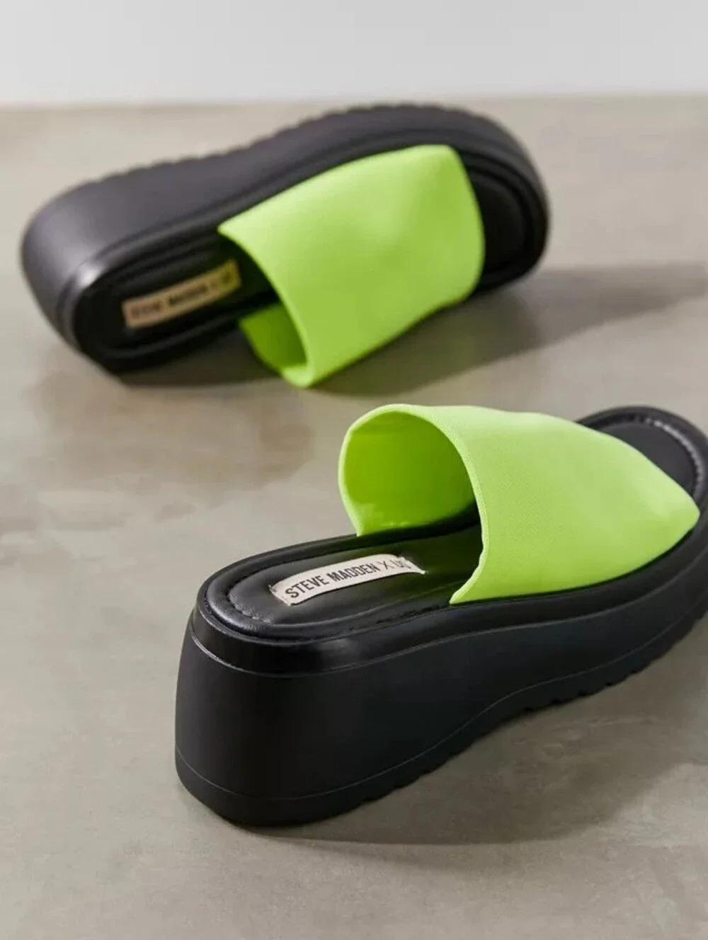 Steve Madden X UO Scrunchy Platform Sandals Shoes Neon Green Yellow Slinky 8 - Picture 2 of 11